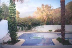 Modern villa with pool in La Adrada, 277 m²